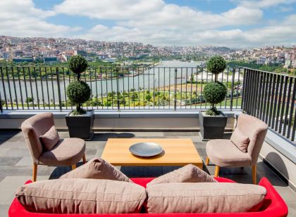 HILTON GARDEN INN ISTANBUL GOLDEN HORN HOTEL (4 PLUS STARS), BEYOGLU